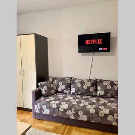 Renovated Cozy Studio 7 At Top Location - Available For Long Term Rentals Novi Sad Exterior foto
